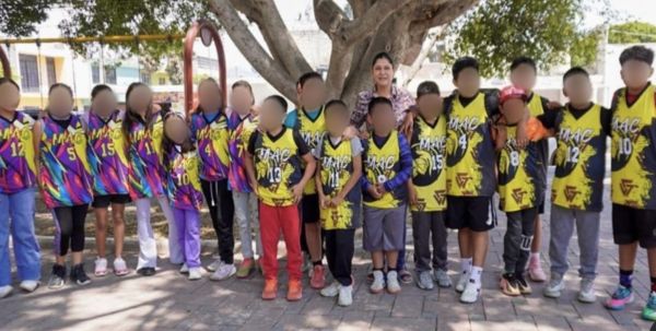 Impulsa Ana Tepole el deporte y respalda a la ni&ntilde;ez de Tehuac&aacute;n con entrega de uniformes
