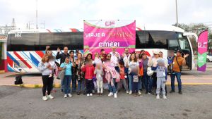 Nueve familias del CMERI del SMDIF fueron a Mundo Im&aacute;yina