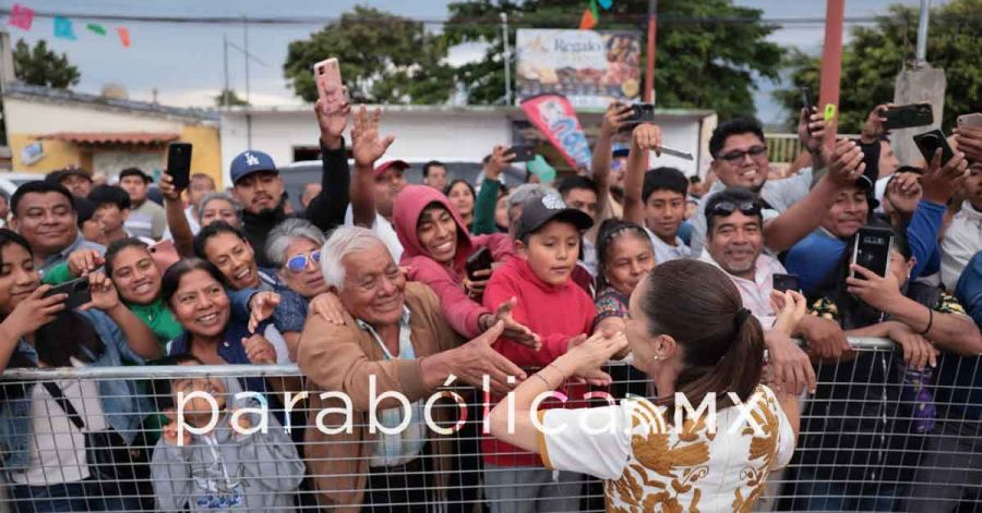 Entrega Sheinbaum apoyos de El ma&iacute;z es la ra&iacute;z a productores de Oaxaca