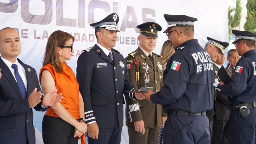 Reconoce Ayuntamiento a elementos de la Polic&iacute;a de la Ciudad