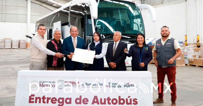 Entrega Segob el autob&uacute;s gestionado para la Normal Rural &ldquo;Carmen Serd&aacute;n&rdquo;