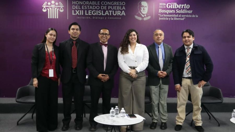Participan universitarios en Cumbre Log&iacute;stica 360, en el Congreso