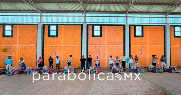 Entrega Protecci&oacute;n Civil apoyos a afectados por lluvias en Huehuetla
