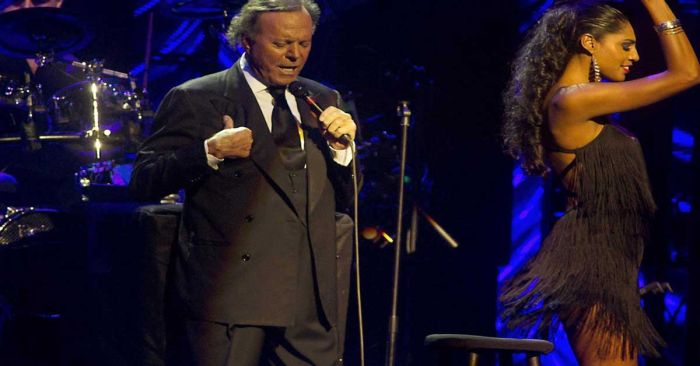 Investiga Fiscal&iacute;a Espa&ntilde;ola al cantante Julio Iglesias