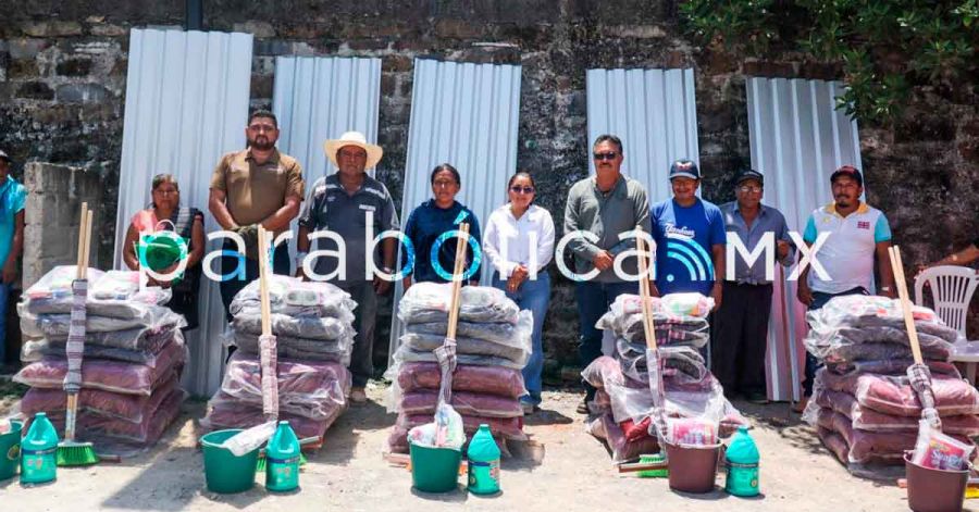 Entrega PC apoyos a 63 familias afectadas por las lluvias en Pantepec