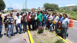 Participa P&aacute;vel Gaspar en faena comunitaria en Iz&uacute;car de Matamoros