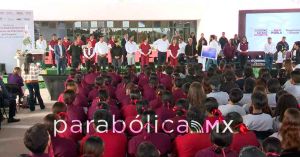 Entrega Armenta equipamiento, sistemas fotovoltaicos y plantas en Oriental