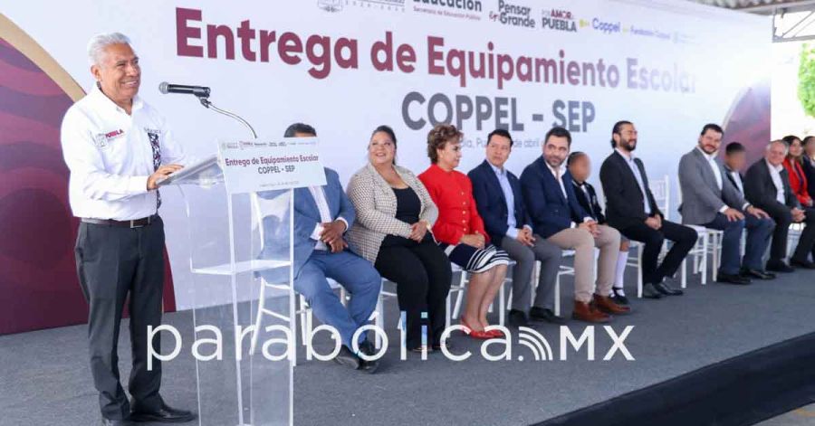 Entrega SEP Puebla infraestructura educativa en 24 instituciones