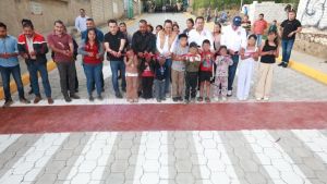 Entrega Ariadna Ayala vialidad en la Agr&iacute;cola Ocotepec