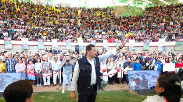 Realiza Armenta gira por Zacapoaxtla