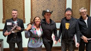 Deja entrever Bono que gira de U2 iniciar&aacute; en M&eacute;xico