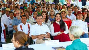 Participa en presentaci&oacute;n de revista sobre Pir&aacute;mide de Cholula