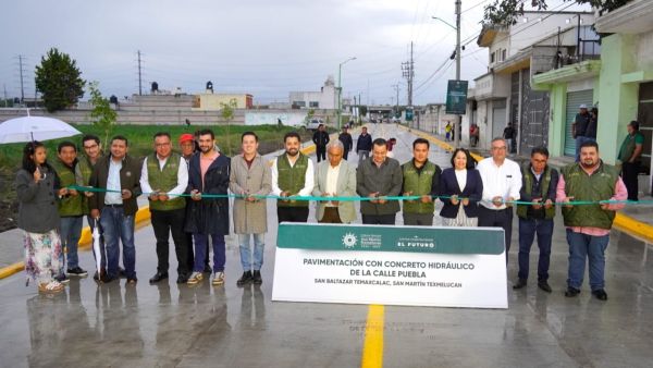 Inaugura alcalde pavimentaci&oacute;n en calle de Temaxcalac, Texmelucan