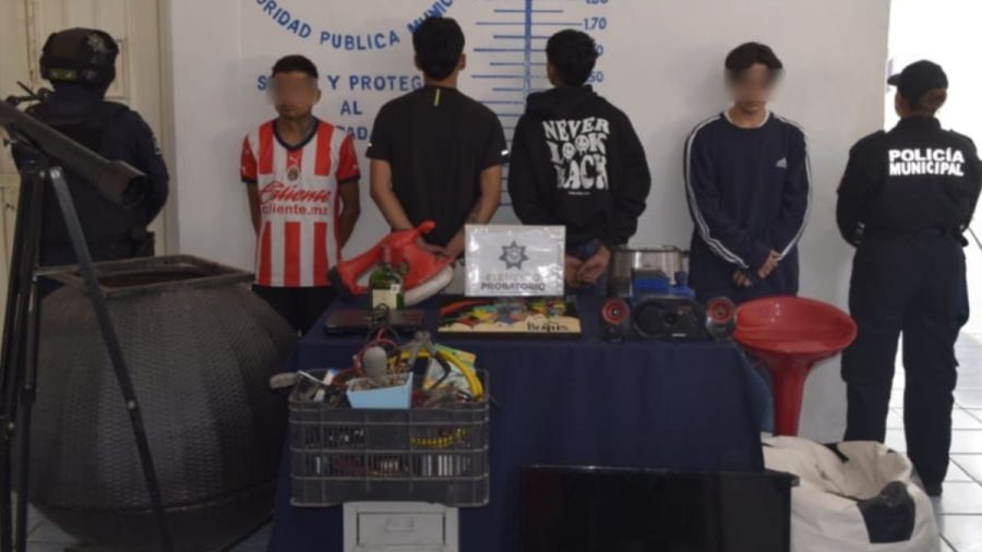 Atrapan a cuatro probables responsables de robo en Momoxpan