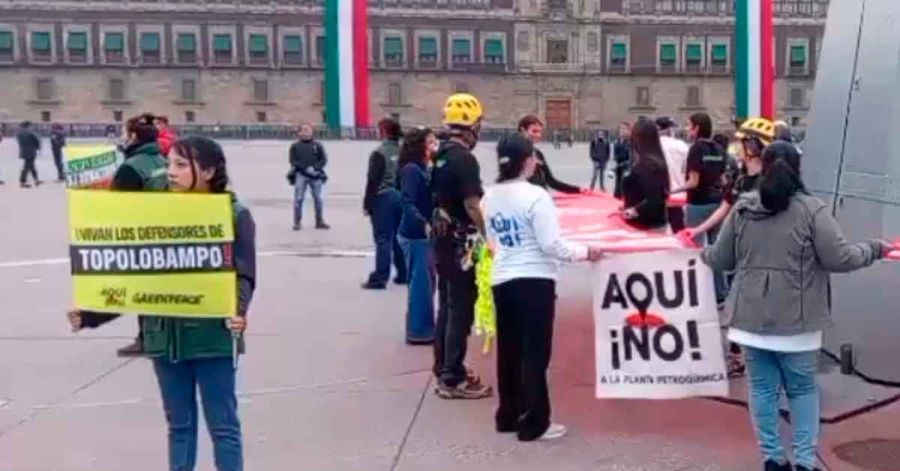 Protesta Greenpeace en el Z&oacute;calo CDMX contra la megaplanta de amoniaco en Sinaloa