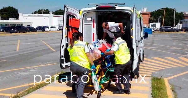 Traslada a mujer de Zacatl&aacute;n a Puebla ante complicaciones en el periodo post parto