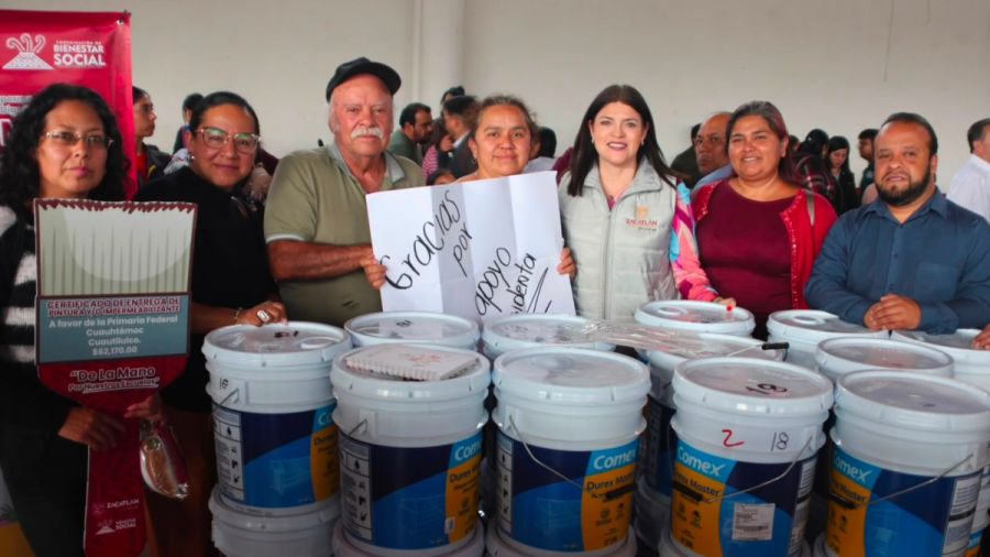 Entrega Bety S&aacute;nchez pintura e impermeabilizante a escuelas de Zacatl&aacute;n
