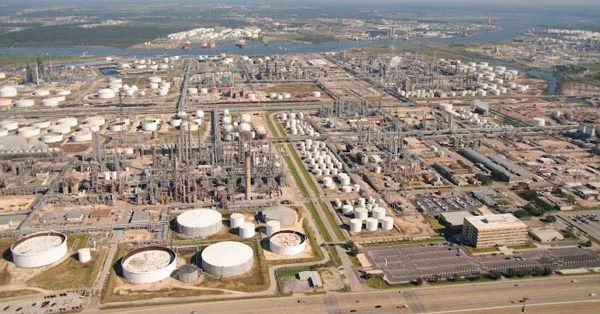 Contiene Pemex derrame de di&eacute;sel en muelle de Deer Park