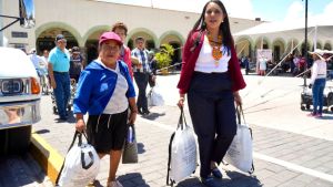Entrega Tonantzin Fern&aacute;ndez apoyos alimentarios a sectores vulnerables