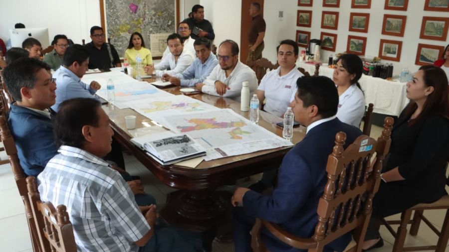 Se re&uacute;ne Omar Mu&ntilde;oz con cronistas y especialistas en l&iacute;mites territoriales
