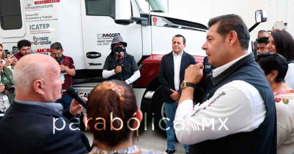 Destaca Armenta capacitaci&oacute;n a Operadores de Transporte de Carga en Texmelucan