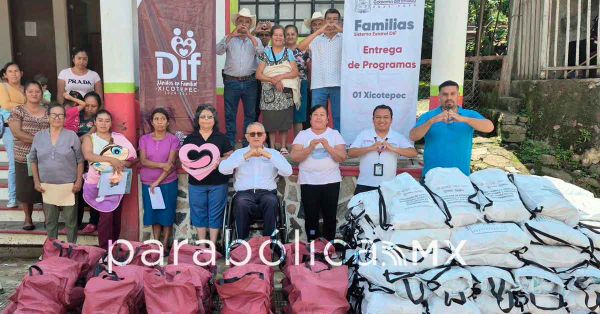 Entrega DIF estatal apoyos funcionales y alimentarios en las 31 microrregiones de la entidad