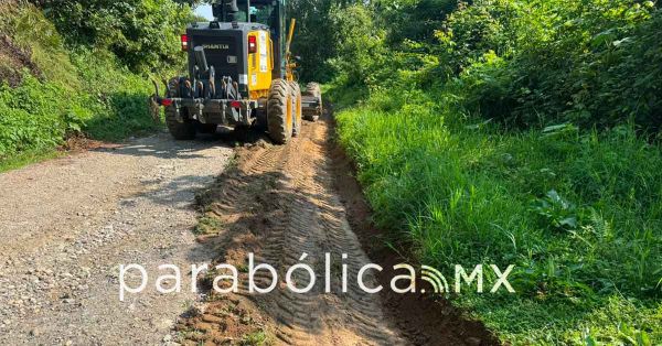 Mejora Gobierno del Estado camino rural de Santa Luc&iacute;a - La Uni&oacute;n en Nauzontla