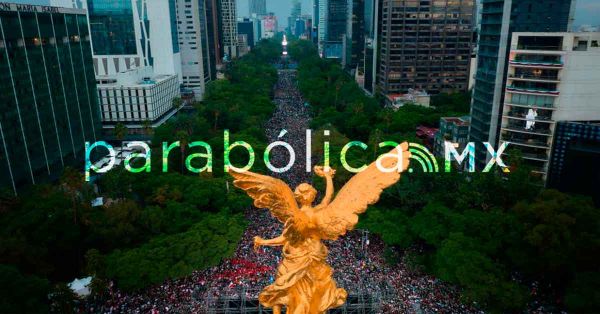 Celebra un mill&oacute;n de personas el triunfo de M&eacute;xico en Paseo de la Reforma