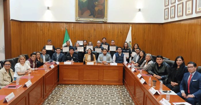 Entrega Tonantzin Fern&aacute;ndez reconocimientos al m&eacute;rito a personal sindicalizado