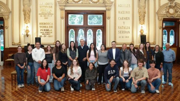 Recibe edil a estudiantes de Veterinaria de Oregon State University