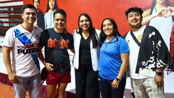 Encabeza alcaldesa entrega de Becas Quetzalc&oacute;atl y Becas Xelhua