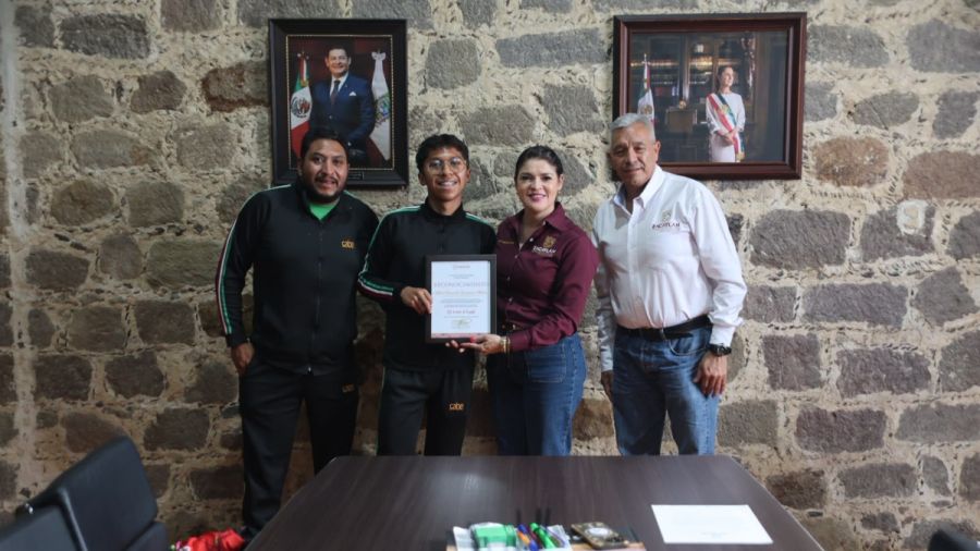 Bety S&aacute;nchez reconoce a deportista que particip&oacute; en carrera en Canad&aacute;