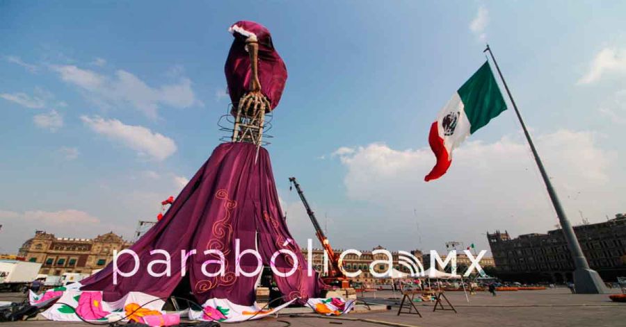 Instalan la Catrina m&aacute;s grande del mundo en el Z&oacute;calo CDMX