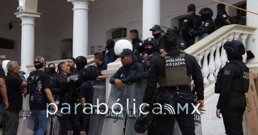 Blinda Segob a alcaldesa de Acatl&aacute;n ante amenazas de "Los Rojos"