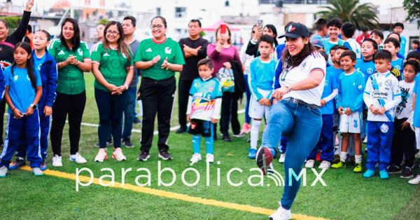 Devela Lupita Cuautle balones monumentales; impulsa el deporte con la Copa San Andr&eacute;s