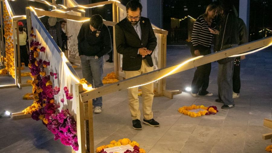 Instala IBERO Puebla su tradicional Ofrenda monumental