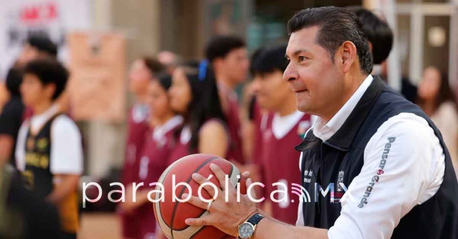 Asiste Armenta a la cl&iacute;nica de b&aacute;squetbol &ldquo;Sembrando sue&ntilde;os. Encestando futuro&rdquo;