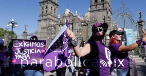 Marchan mujeres por el #8M en Puebla