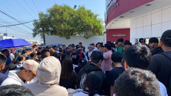 Estudiantes de la FNERRR marchan en 3 puntos de la capital