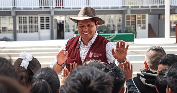 Entrega Omar Mu&ntilde;oz m&aacute;s obras de mantenimiento en escuelas p&uacute;blicas