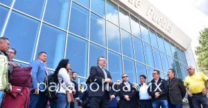 Arriban a Puebla los primeros pasajeros del vuelo directo desde Newark