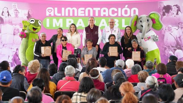 Realiz&oacute; Chedraui entrega masiva de despensas en Agua Santa