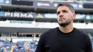 Lanza La Franja dardo envenenado a Nicol&aacute;s Larcam&oacute;n