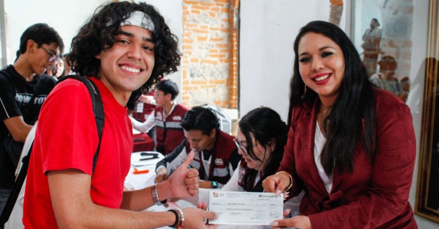Apuesta Tonantzin Fern&aacute;ndez por el futuro de la juventud con Becas Quetzalc&oacute;atl