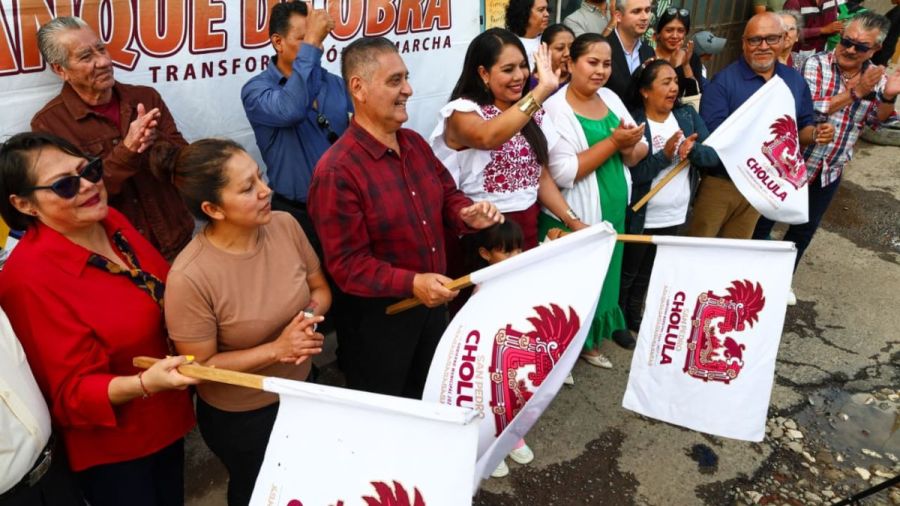 Atiende alcaldesa rehabilitaci&oacute;n vial en Momoxpan y Cuachayotla