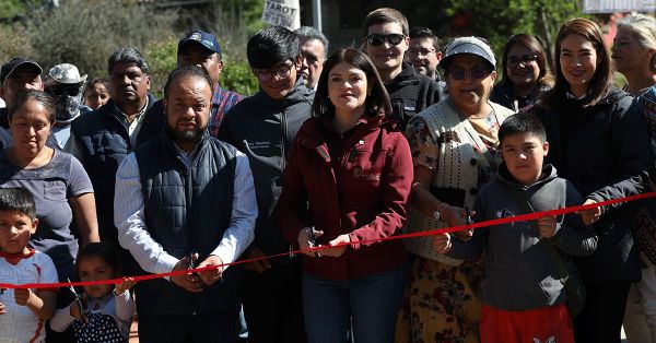 Agradecen mujeres de Tlatempa a Bety S&aacute;nchez la pavimentaci&oacute;n de su camino