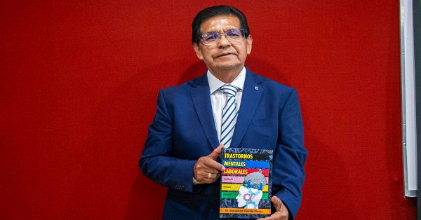 Presenta acad&eacute;mico IBERO Puebla libro &lsquo;Trastornos mentales laborales&rsquo;