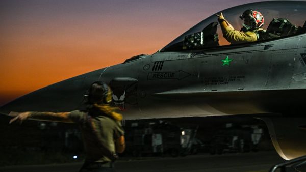 Bombardea EU a Ir&aacute;n en represalia por militares muertos
