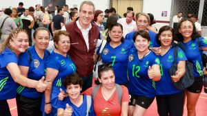 Pepe Chedraui sostiene encuentro con equipos del Festival M&aacute;ster de Voleibol