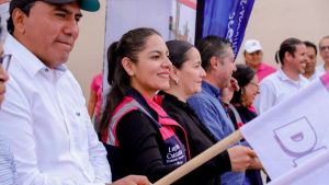 Arranca Lupita Cuautle rehabilitaci&oacute;n de calle en Emiliano Zapata